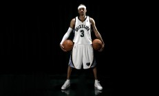 米兰体育入口-跨界决胜时刻，当篮球勇士绝杀爵士，F1赛道上德罗赞超车夺冠