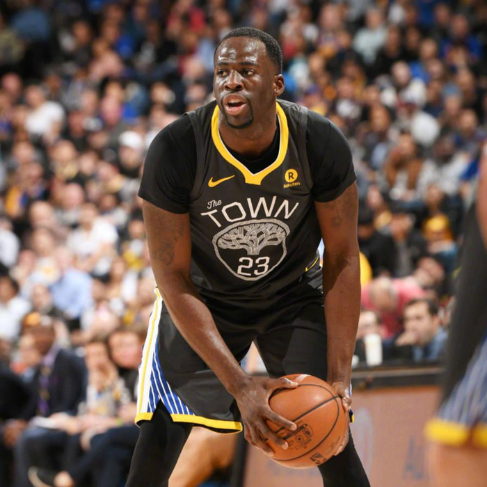 关于关键时刻球员冷静发挥带队胜利的信息