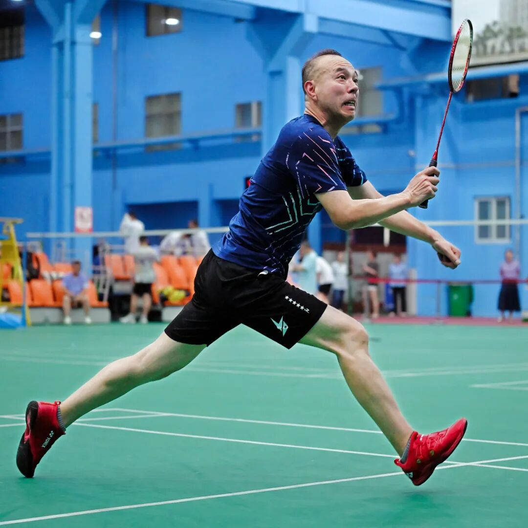 赛事高潮迭起，球员们激情拼搏的简单介绍