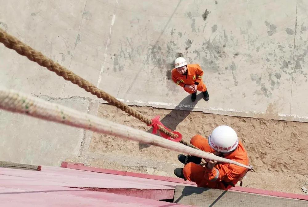 包含队员凭借实力在场上大显身手的词条