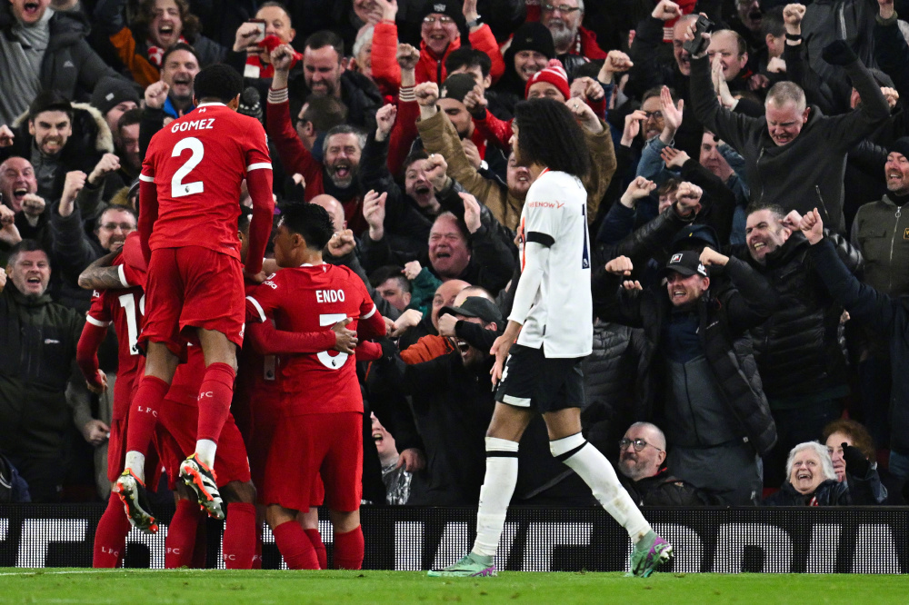 利物浦成功战胜尼斯，继续领跑积分榜的简单介绍