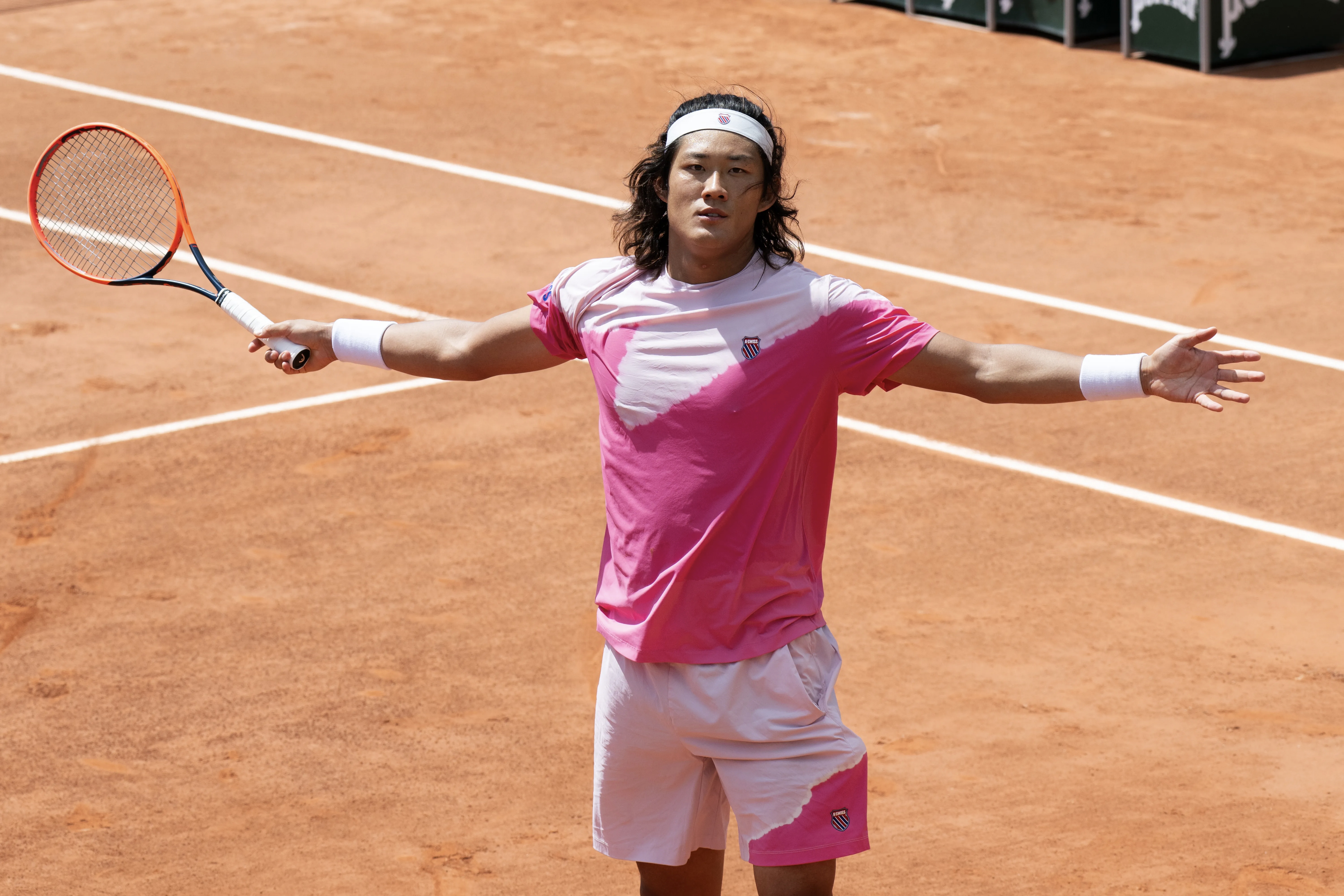 世界网球队绝地反击日本网球队，费德勒爆发神勇的简单介绍