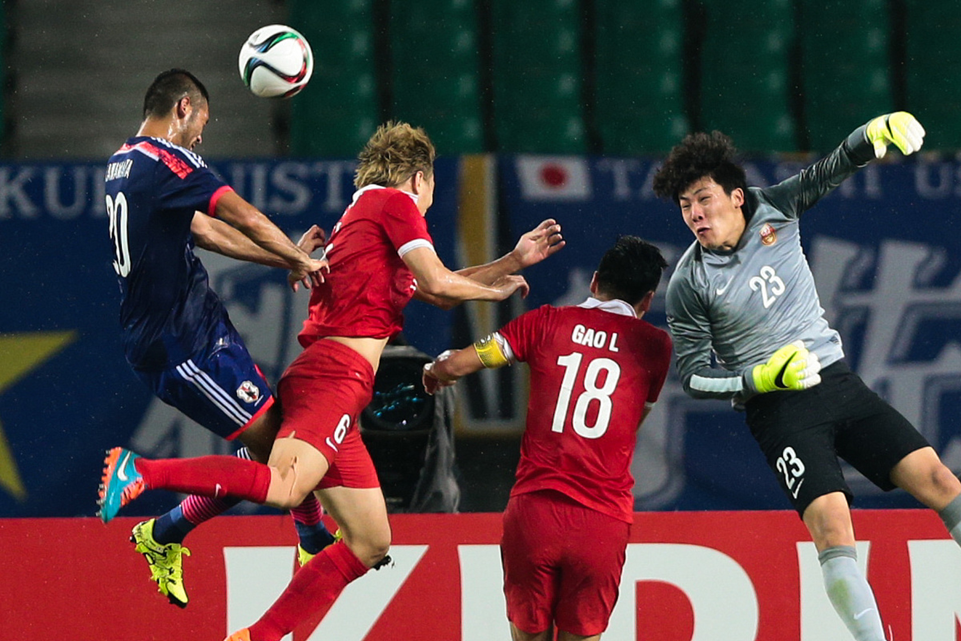 关于日本力克英格兰，阿尔瓦雷斯带队取胜的信息