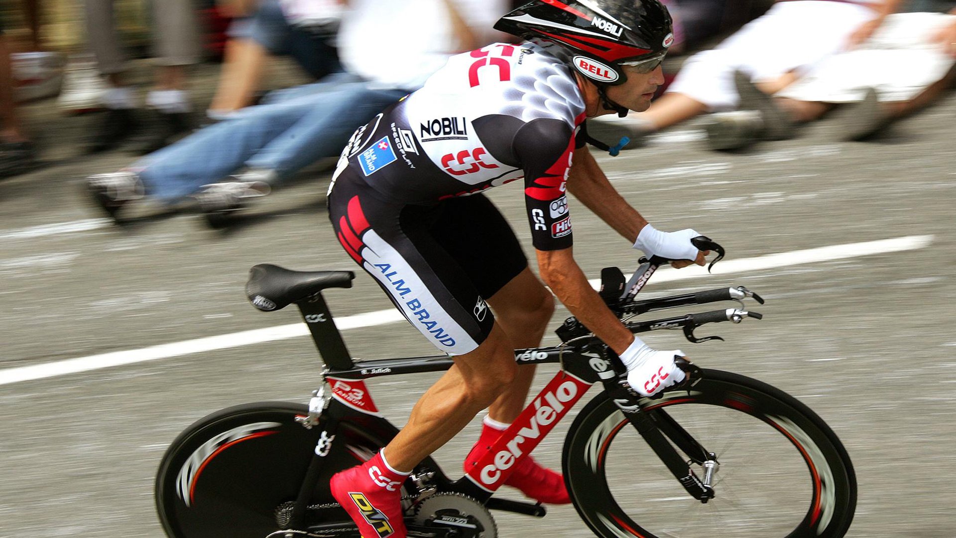 赛场双城记，英超争冠焦点战与掘金打穿辽宁队的战术启示