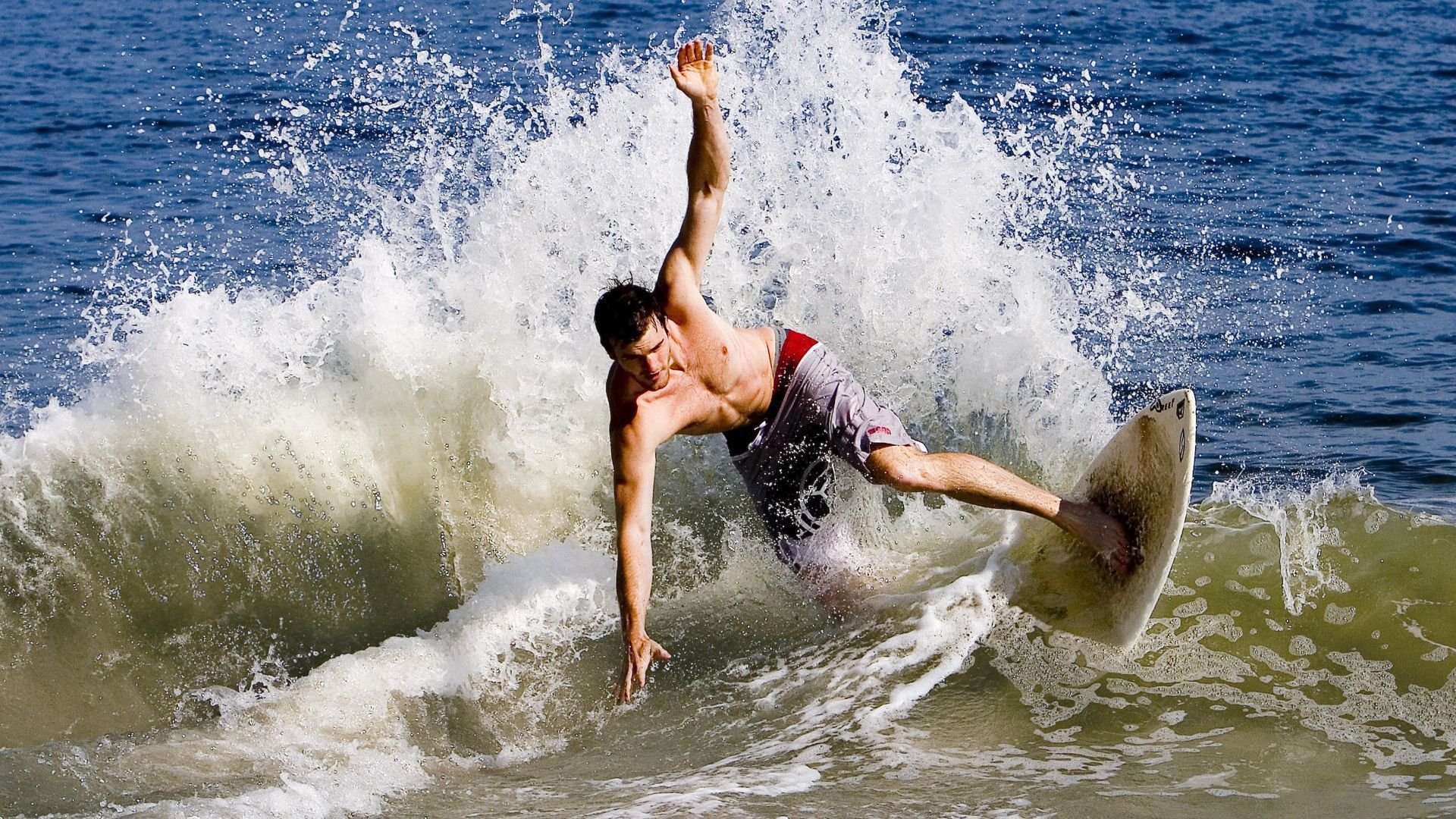 欧冠决赛之外的焦点战，毕尔巴鄂强压洪都拉斯，揭示足球世界的另一种决赛